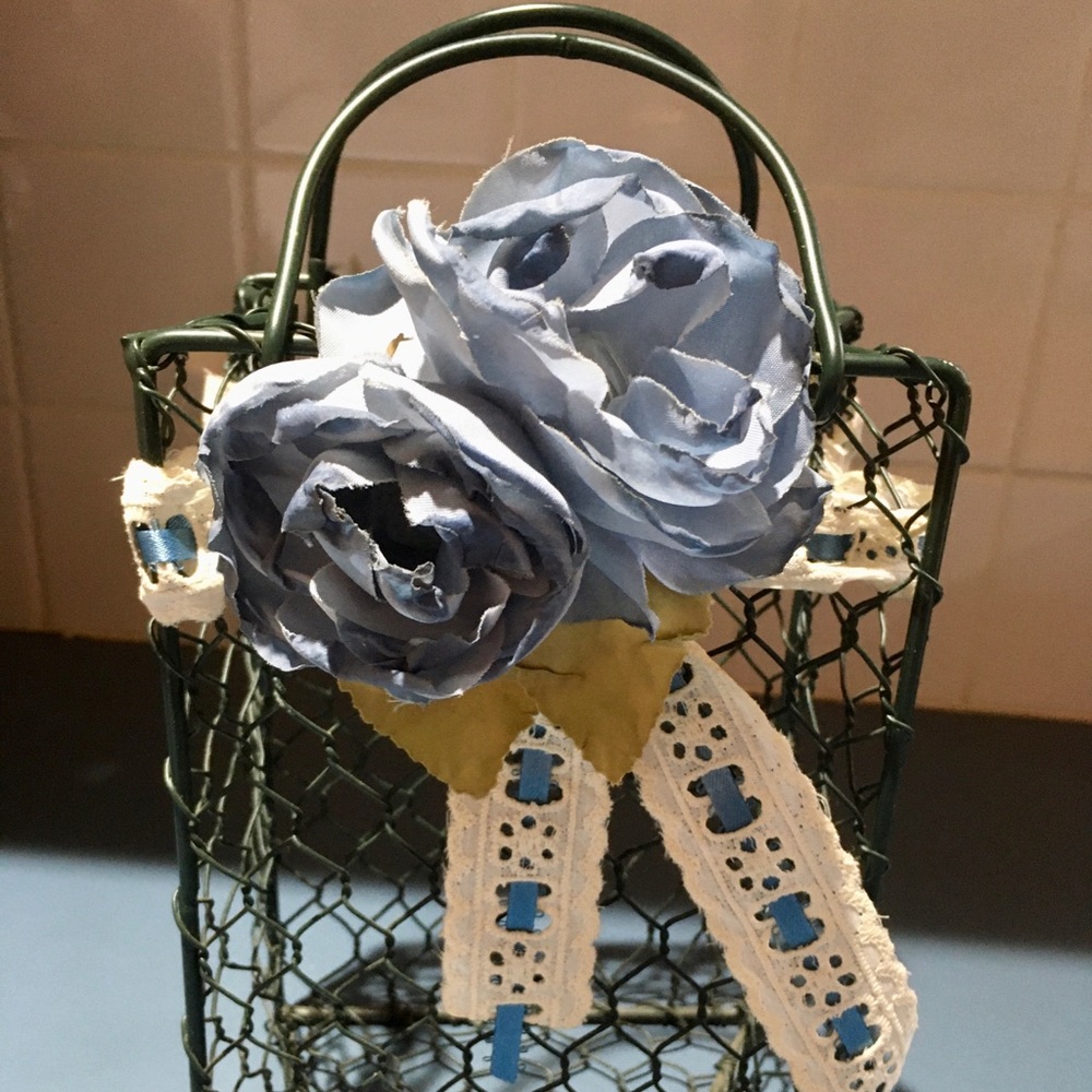 3/$10 Chicken wire basket with embellishments